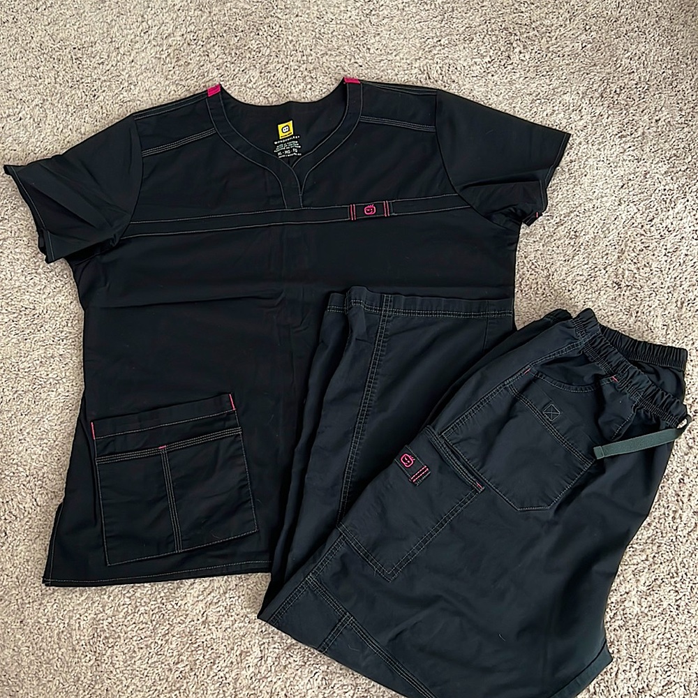 WonderWink Black and Pink WonderFlex Scrub Top and Bottom Set